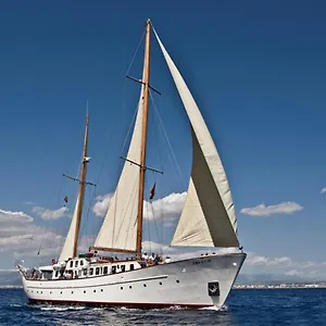 Botel Southern Cross, Barcellona